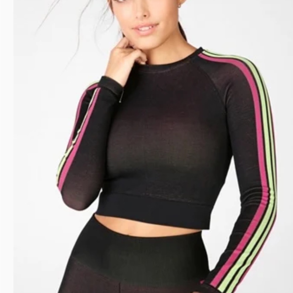 Fabletics Aisley Long-Sleeve Crop
Top and High-Waisted Stripe
Legging